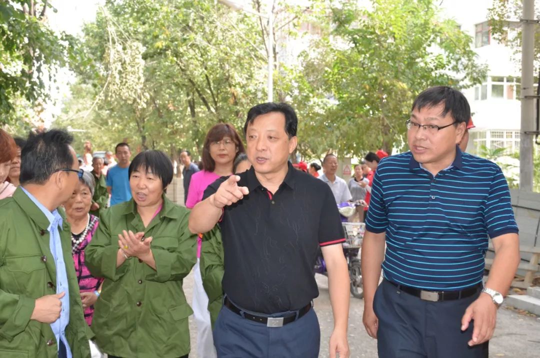 董沂峰调研石河子市老旧小区改造工程