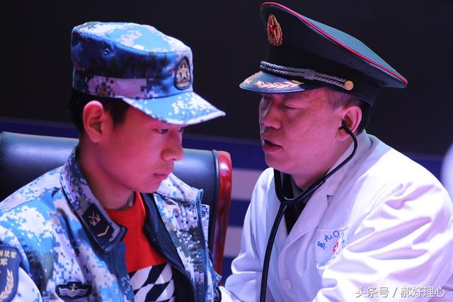 我是雪域高原的,金珠玛米,我是扶贫一线的医生,我还是走村窜户,巡诊送