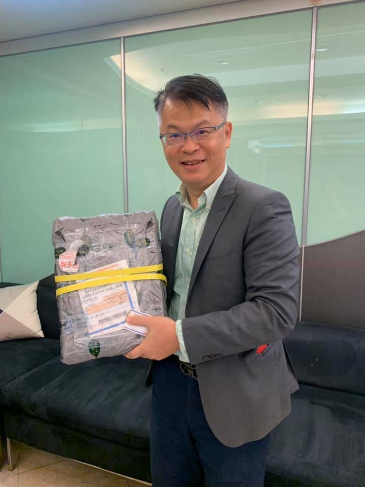 台湾名嘴黄世聪收到涪陵榨菜整整两箱网友怀疑他想骗喝五粮液