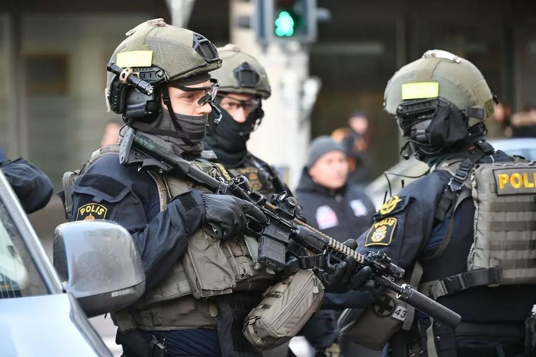 【全盔面罩男都不是吃素的】世界各国/地区警察图集