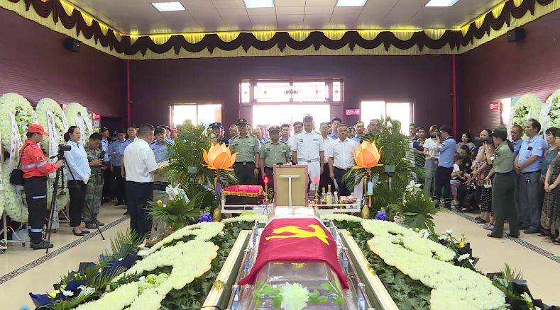 数千群众送别英雄,李安一路走好!_新昌