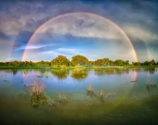 风雨之后最美的彩虹实在罕见
