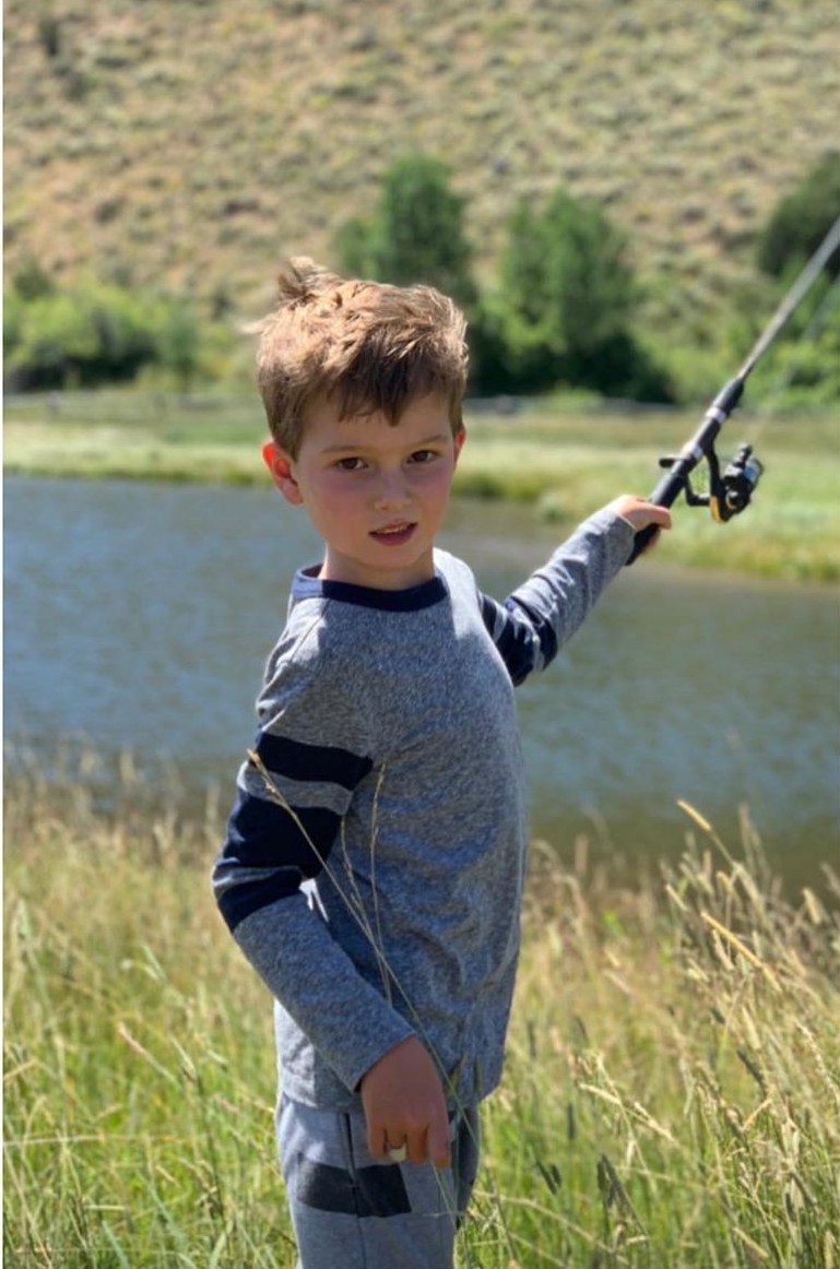 伊万卡一家五口出游,穿休闲装搂老公霸气甜蜜,8岁女儿变白太多_库什纳