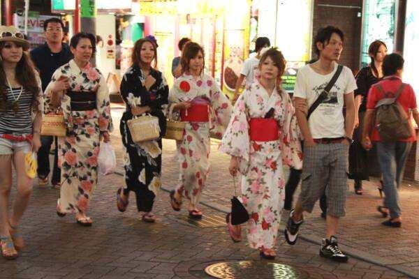 日本人扎根上海非洲人定居广州印度人也来中国凑热闹