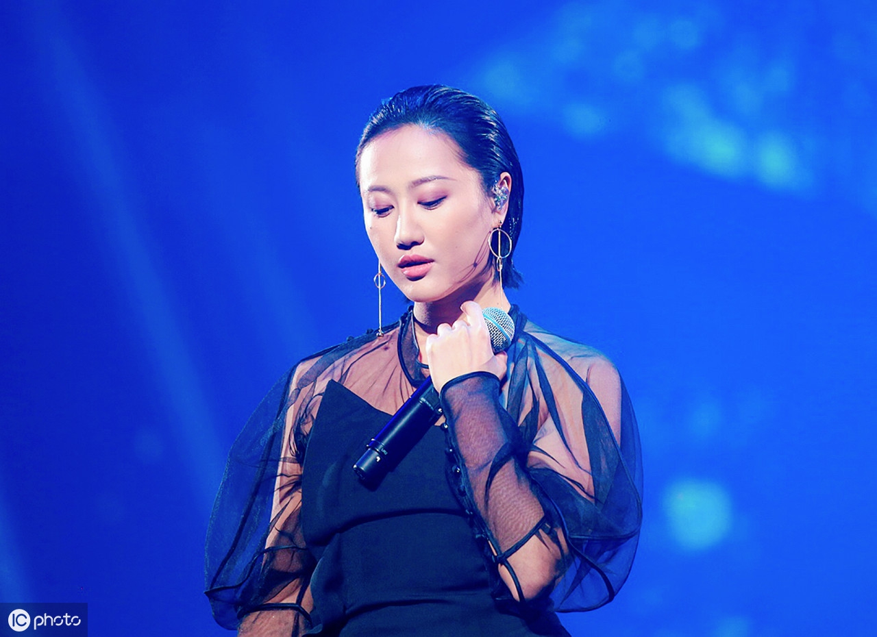 民谣歌手陈粒嗓音独特的美女