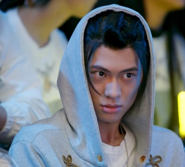 全职高手孙翔包裹掩饰来看兴欣无极比赛反而被她发现了