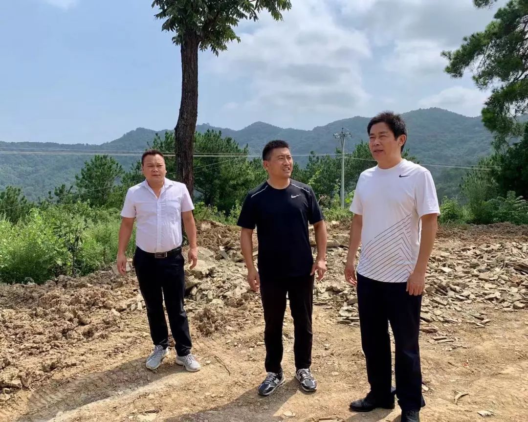 8月18日,县委常委,副县长陈俊召集环保,扶贫等部门负责人研究扶贫小额