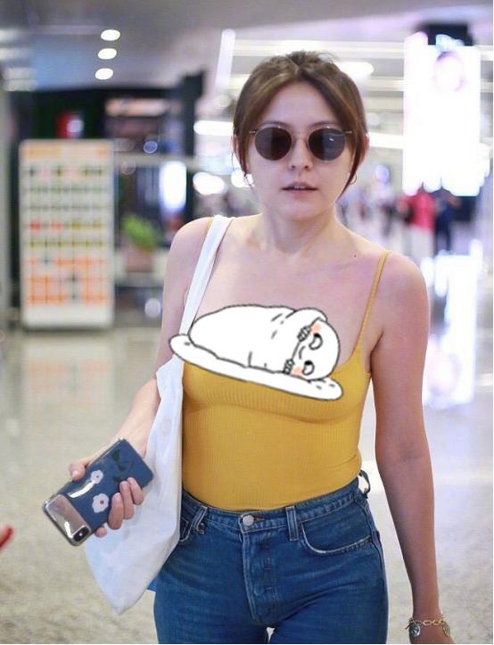 热依扎"新恋情"风波后现身机场,身材已成幸福肥,衣服看着都紧