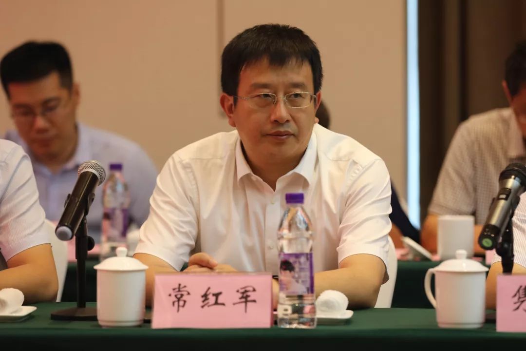 在集团公司总经理周长进,临沂市副市长常红军的共同见证下,集团公司与