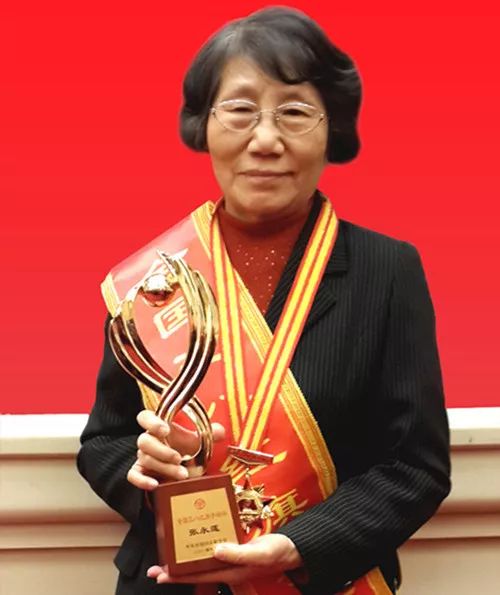 她专栏礼赞新中国70载巾帼奋进新时代张永莲无需粉黛奋斗的人生才是