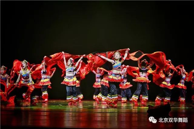 喜报暖洋洋获第十届小荷风采全国少儿舞蹈展演金奖
