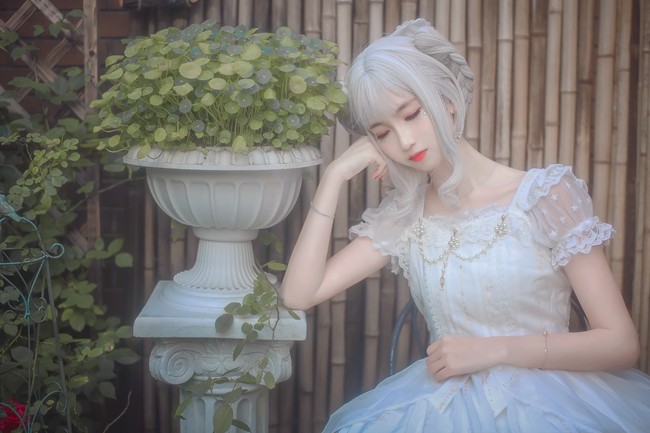 lolita正片应怜屐齿印苍苔小扣柴扉久不开美女cosc位出道