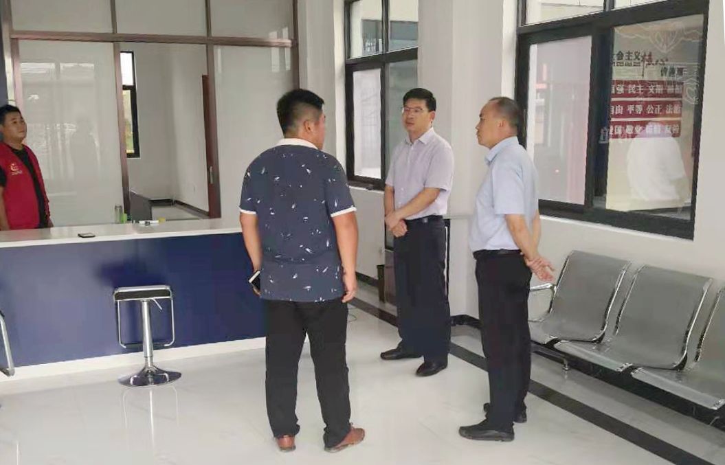 8月14日,赣榆区委常委,组织部部长封波督察推进村级党群服务中心建设