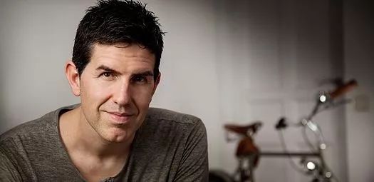 1998年至2008年,他是马德里康普斯顿大学合唱团的副主任兼声乐教练,与