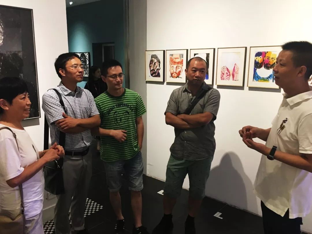 人可快讯一百个梵高陈雨作品展开幕现场全纪录