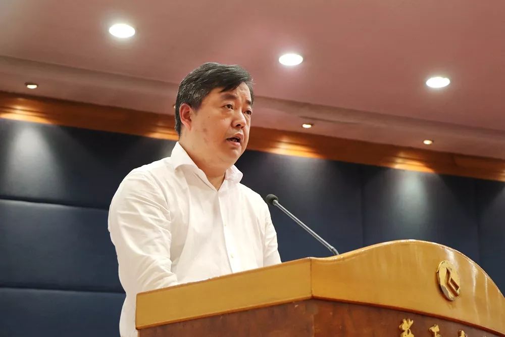 区委常委,常务副区长顾春晓报告我区上半年经济社会发展情况▲区法院