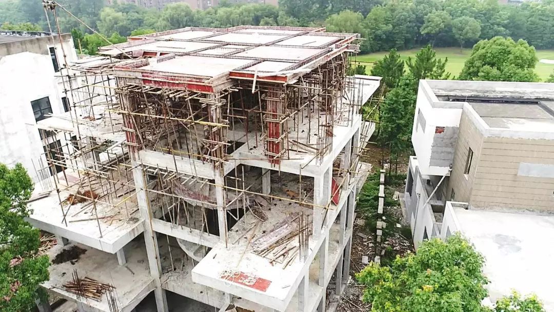 今晚播出绍兴柯桥区康郡居住区别墅业主违建问题突出