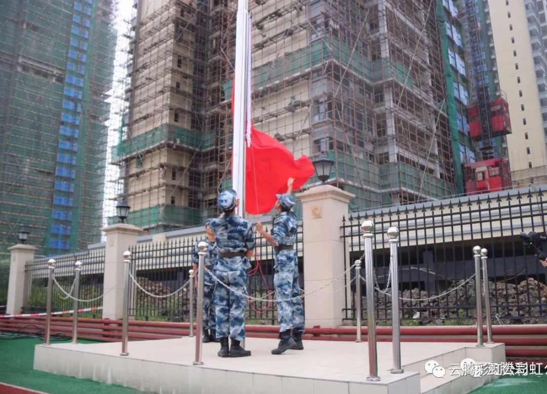 邓意环同志云浮市恒大学校副校长费泽发同志云浮市恒大学校党支部书记