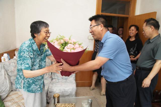 致敬平凡而伟大的医师们祝你们节日快乐