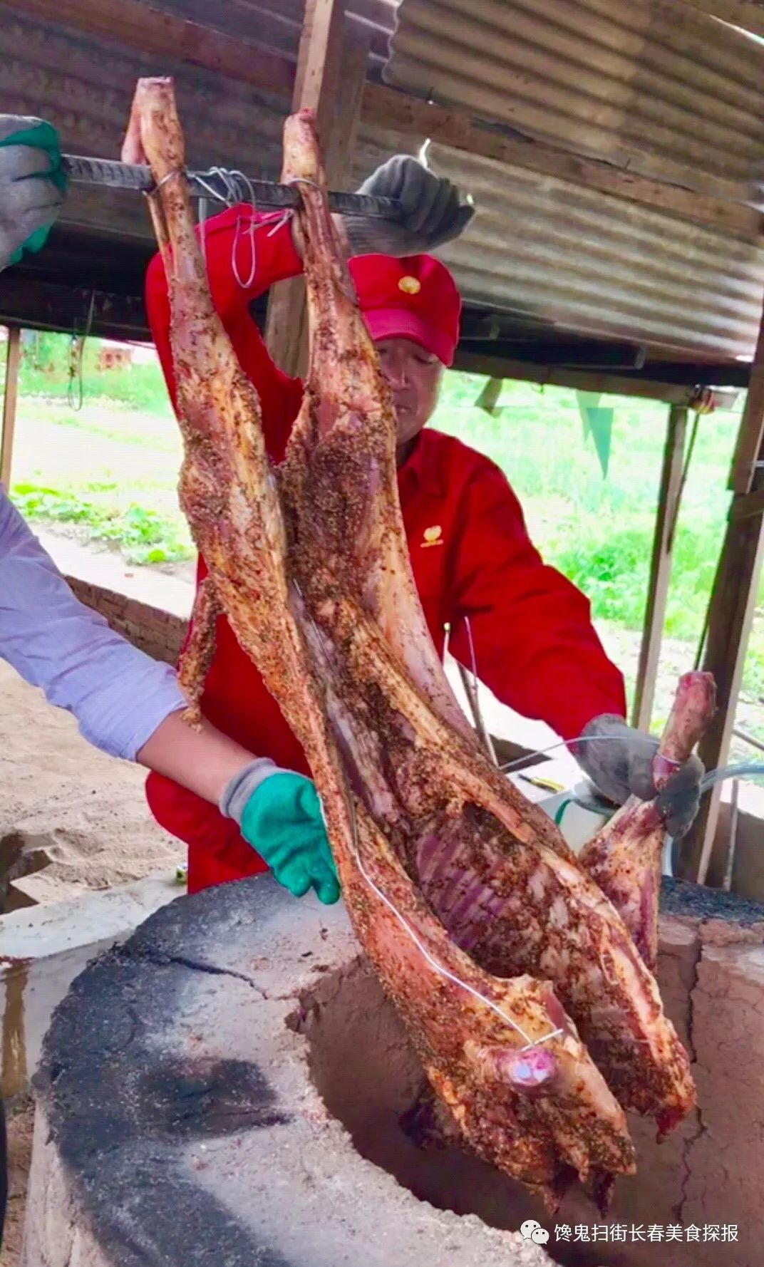 太爆赞净月山上大院竟吃到陕西黄泥土窑焖制的烤全羊据说东三省第一家