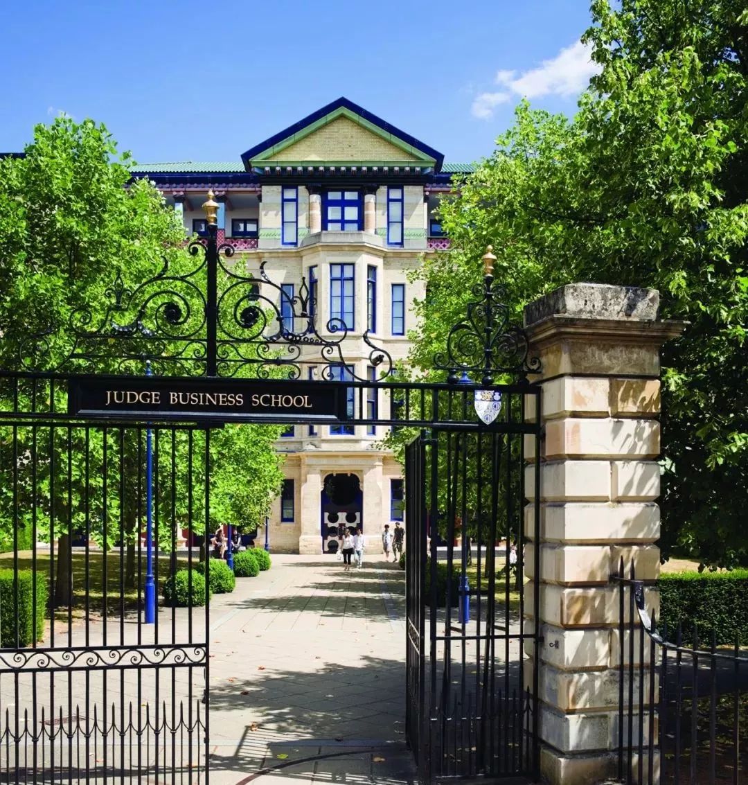 而剑桥大学贾吉商学院负责考试与学位颁发,因此我们可以理解为,她就读