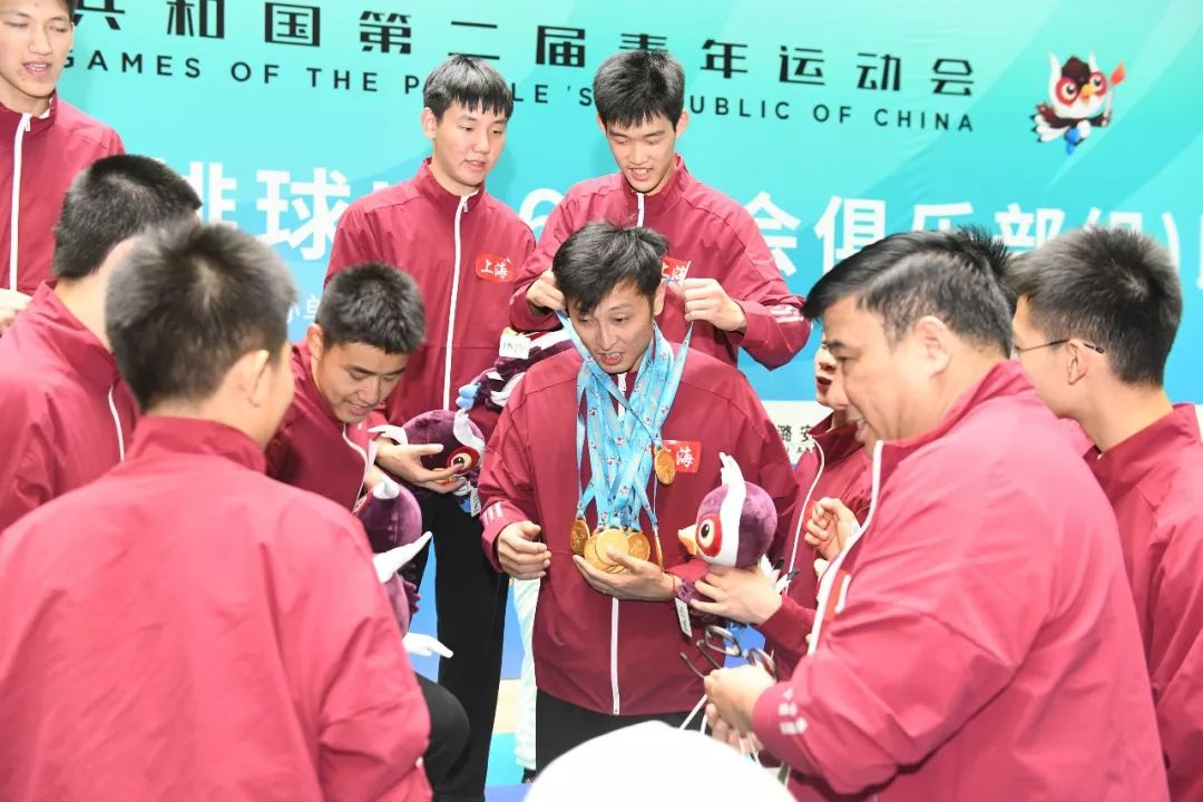 不失一局全胜夺冠这枚男排金牌背后是主教练的无私和眼泪