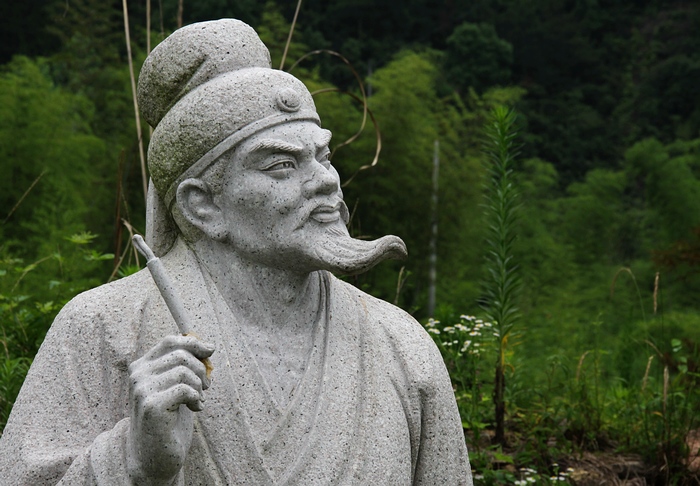 在这期间他同样结识了一批大咖,有终生不仕,退隐高蹈的张淳,有身居