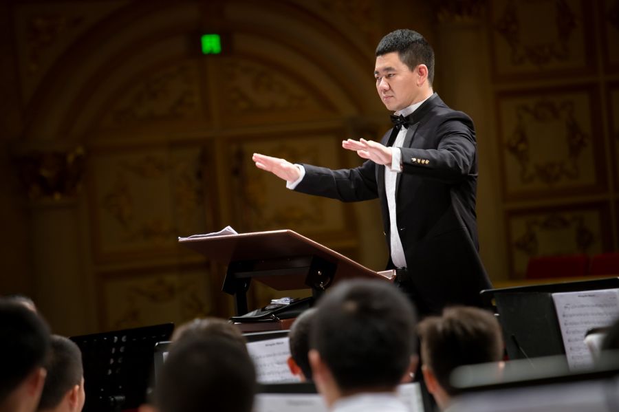 自幼学习圆号,师从李斌教授,陈根明教授,韩小光教授.