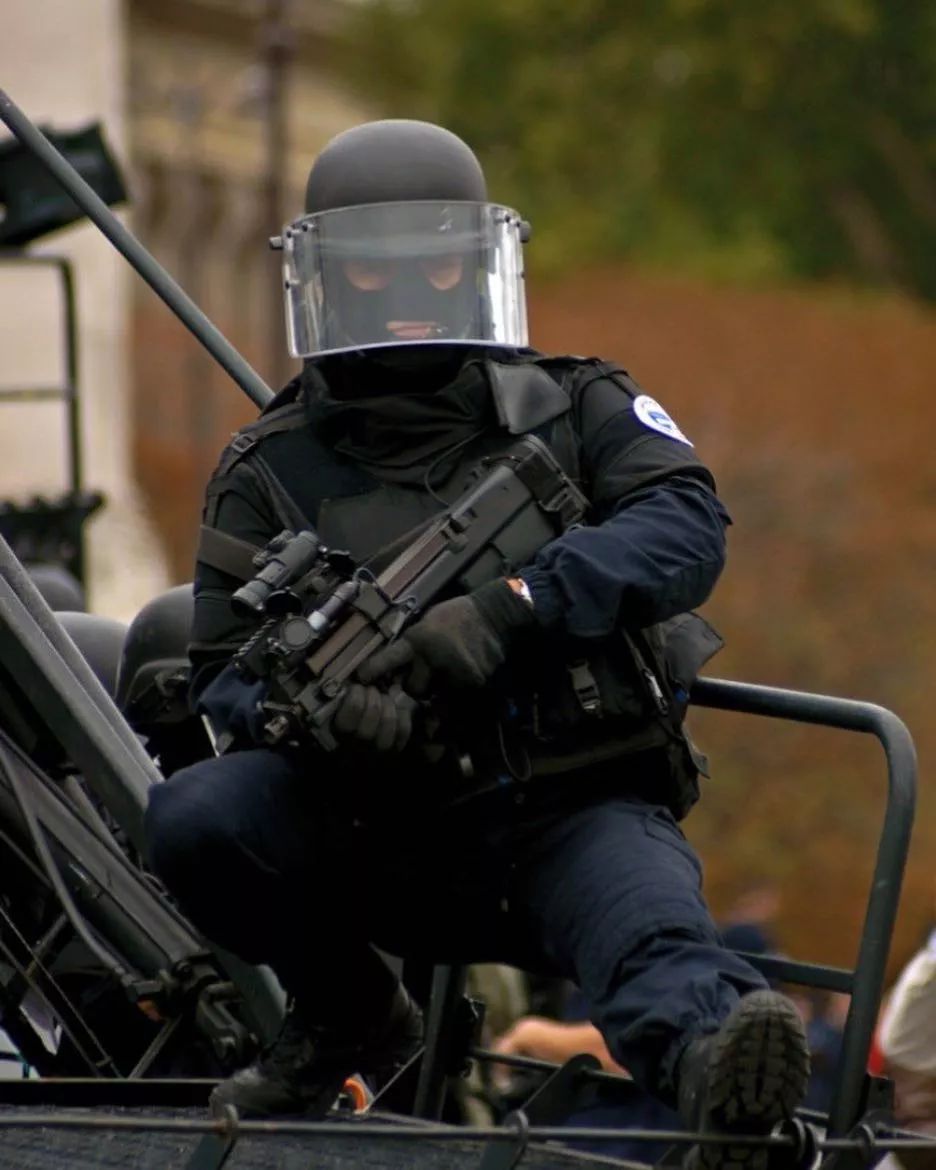 【全盔面罩男都不是吃素的】世界各国/地区警察图集