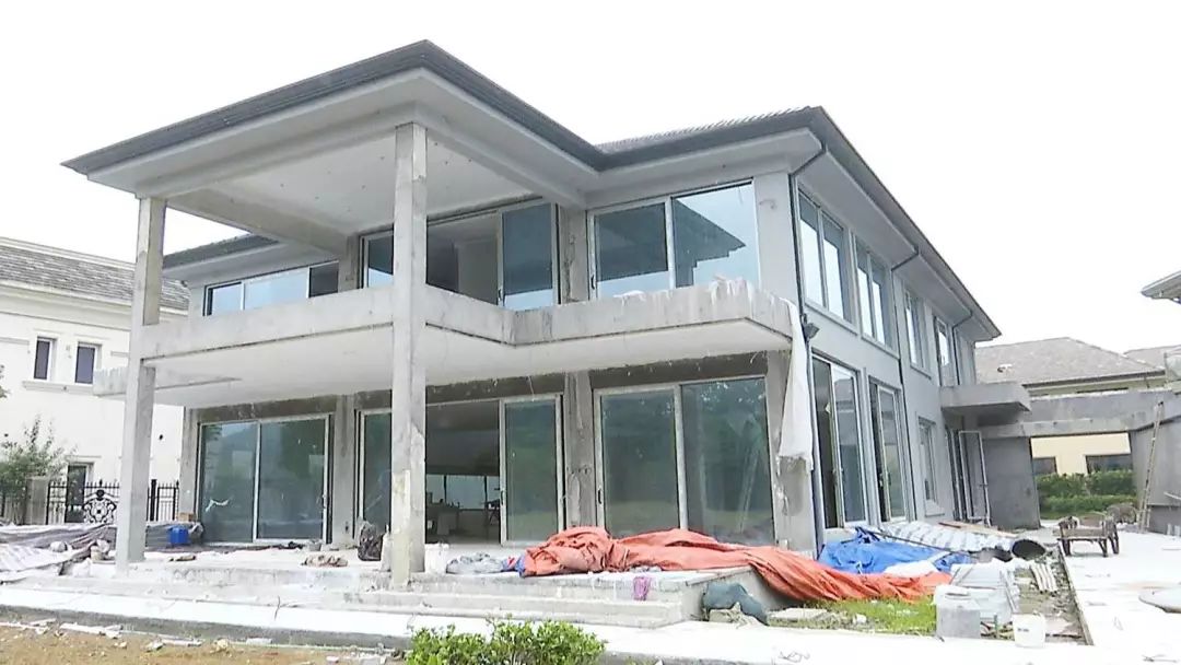 今晚播出绍兴柯桥区康郡居住区别墅业主违建问题突出