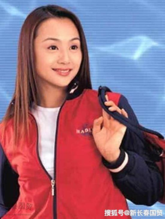 曹颖青涩旧照曝光眼神清澈青春靓丽