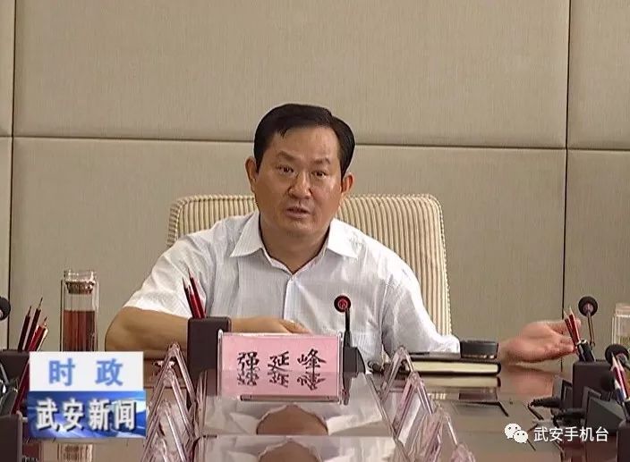 强延峰主持召开大型货车污染管控源头治理座谈会