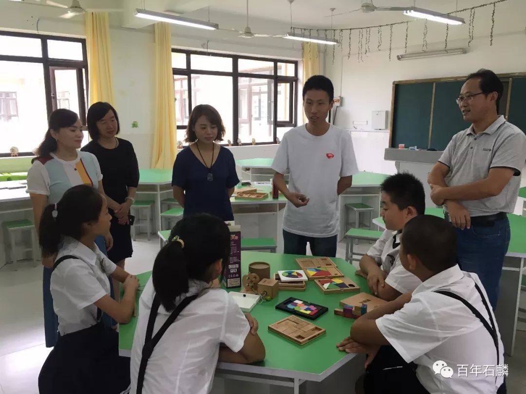 益智器具的不同的玩法,華容道盲走復原圖,雙解m環,四人通天塔精彩展示