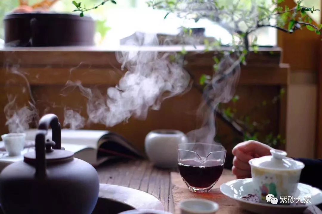 "人在草木间",合成一个"茶".这样韵味的"茶"字,只有中国有.