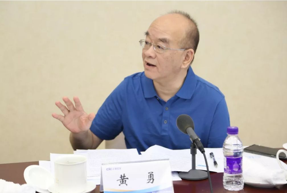 行业专家提二选一毫无商业常识