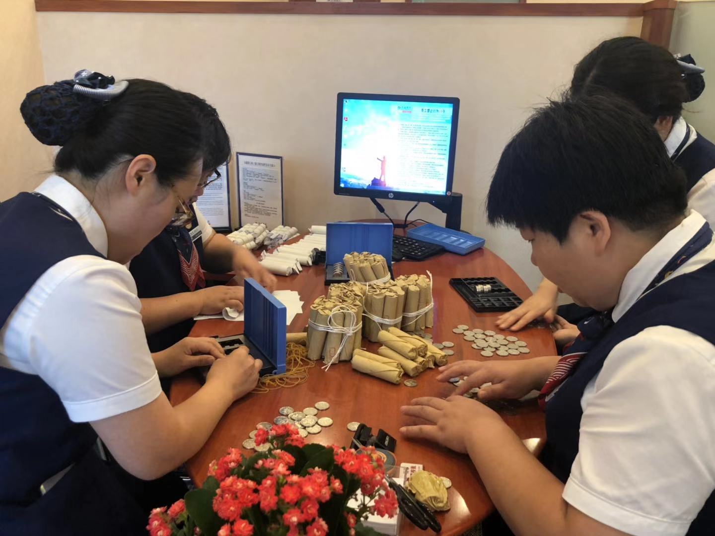 交通银行青岛城阳支行高效协同兑万元硬币