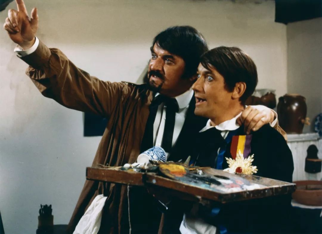 简介:1881年,毕加索生于西班牙马拉加,他的父亲何塞热爱绘画,并早早