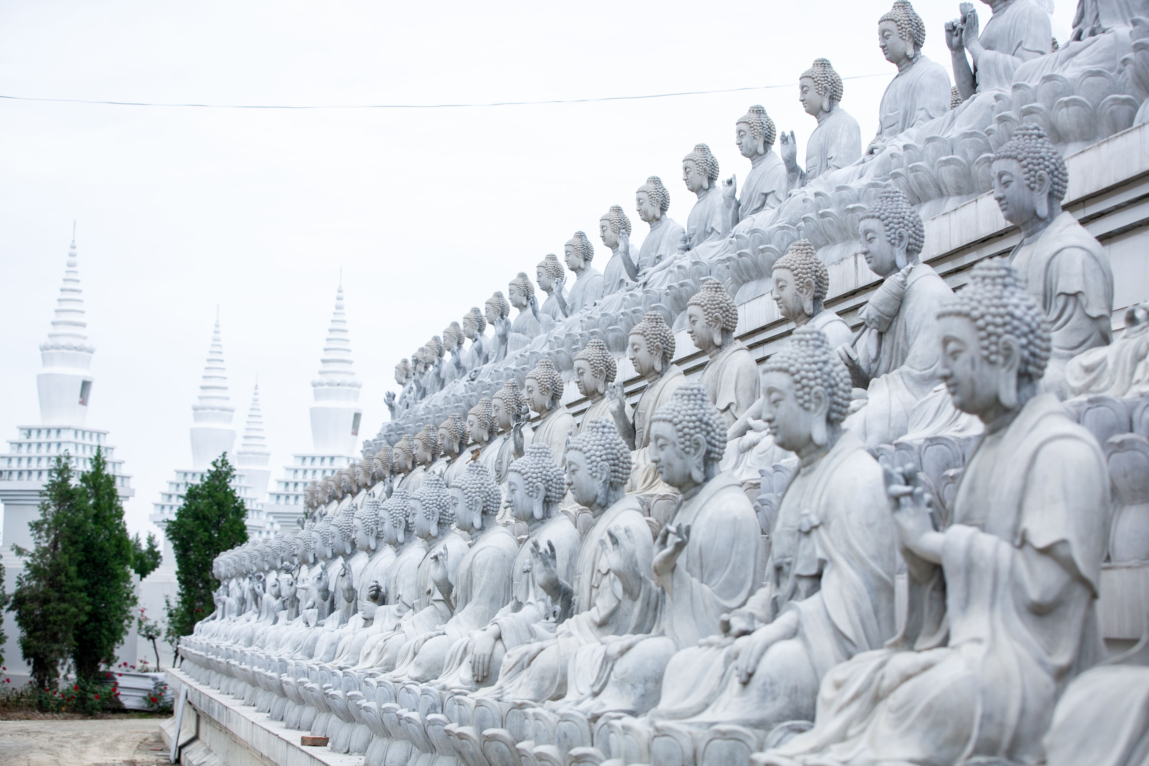 在万佛之城里静心怡神绵阳罗汉寺