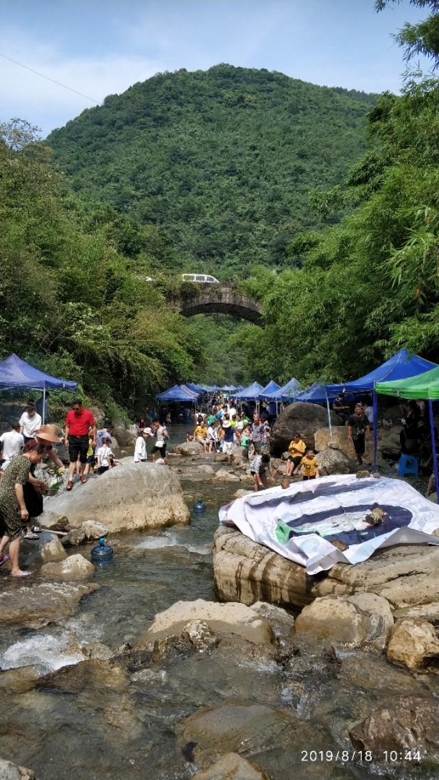 四川华蓥山石林风景区消暑好去处杨家河沟来