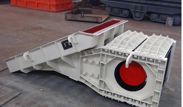 振动给料机是利用振动器中的偏心块旋转产生离心力,使筛厢,振动器等