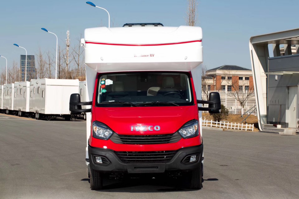 912洛阳房车展外观精致内饰清新中铜新款定制华晨萌马房车