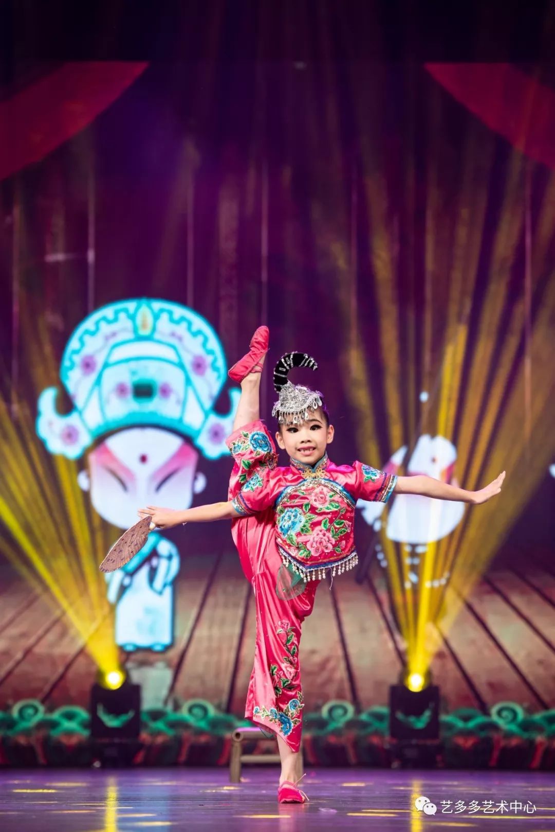 表演者: 王一佳 徐佳颖 杨琦真舞蹈《小戏迷》表演者:陈若曦 杨晨漪