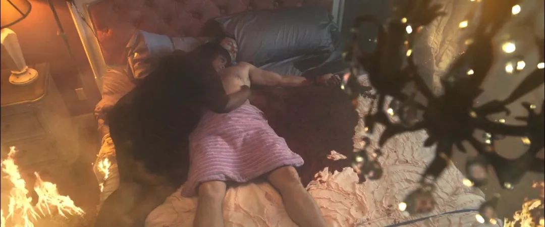 熨斗烫胸针线缝嘴这变态大妈要上天