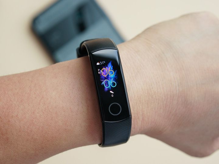 荣耀手环5nfc体验百城公交卡血氧检测