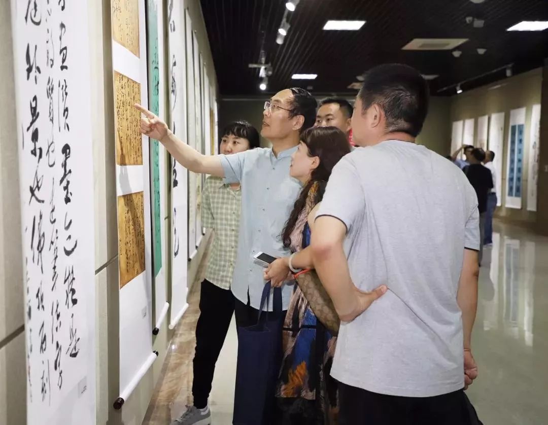 为庆祝祖国七十华诞,8月20日上午,由山东省文联主办,山东省书法家协会