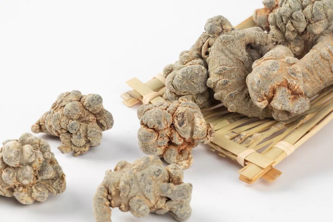 云南三七的功效与作用有哪些 26ec675b39d94e55b1108a16f2b4c543.jpeg