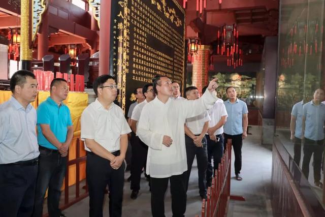 管委会主任方建良,市政府党组成员黄凯声参加现场调研或工作汇报会