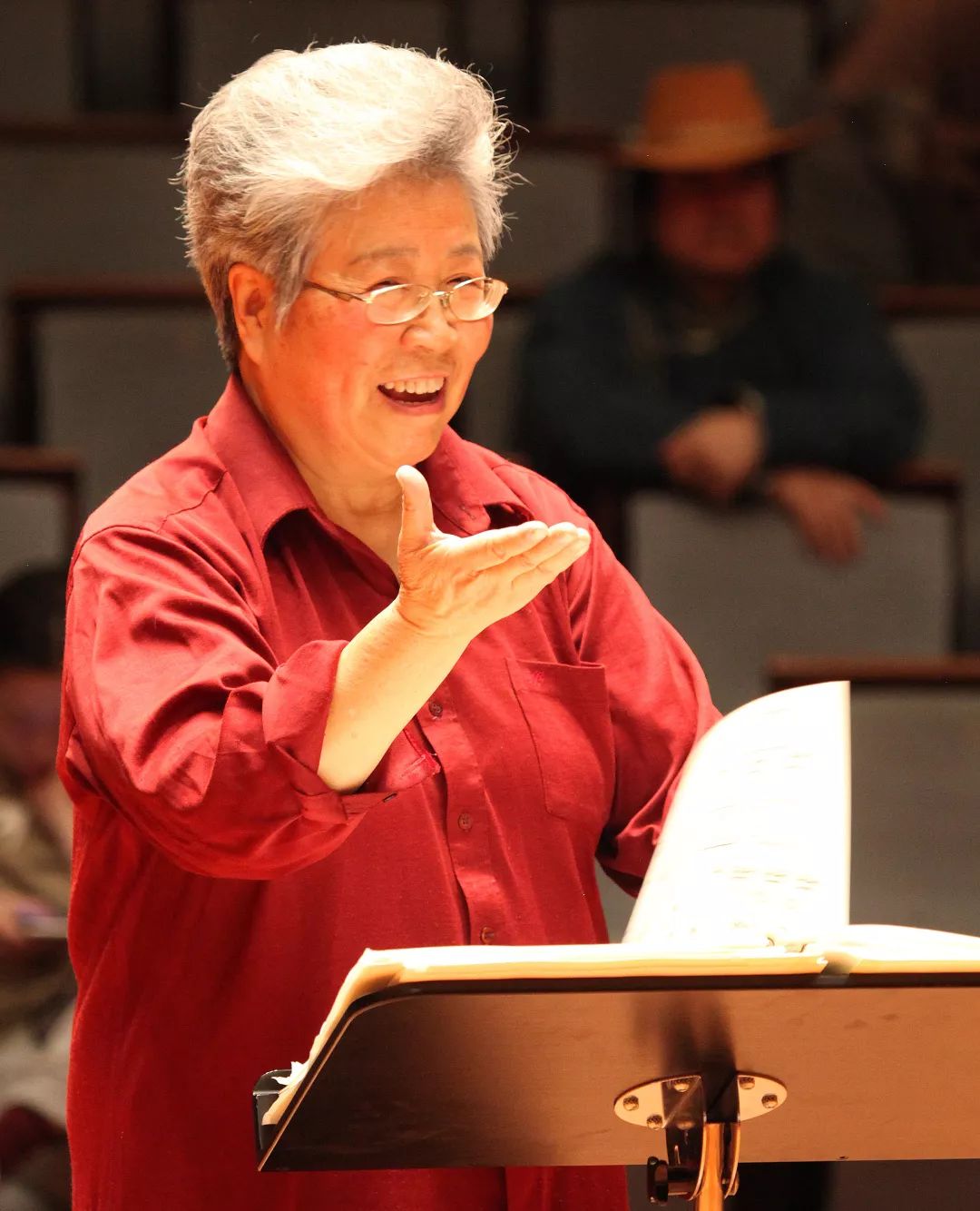 北京中山公园音乐堂主讲人吴灵芬教授是中国音乐学院指挥系首任系主任