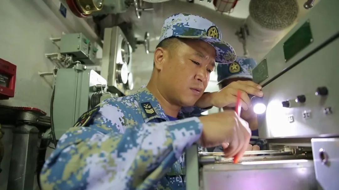 最美新时代革命军人风采声纳兵张磊大洋深处的听风者