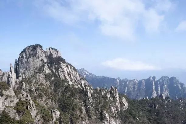 (天柱山)(花亭湖)大別山國家森林步道呈東西走向,東起安徽太湖縣,經